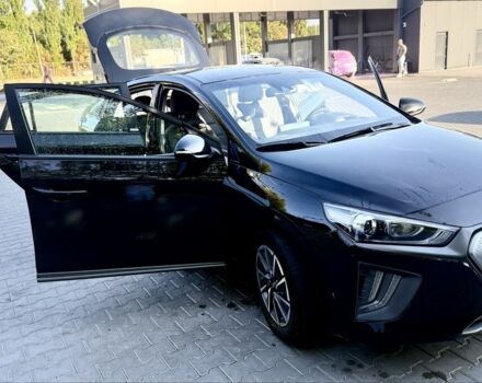 Черный Хендай Ioniq, объемом двигателя 0 л и пробегом 41 тыс. км за 16496 $, фото 2 на Automoto.ua