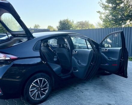 Черный Хендай Ioniq, объемом двигателя 0 л и пробегом 41 тыс. км за 16496 $, фото 3 на Automoto.ua
