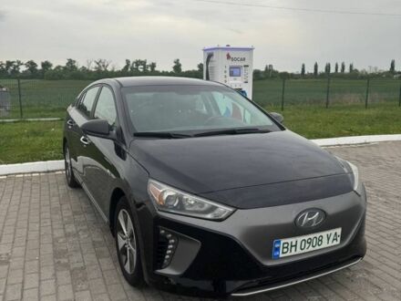 Хендай Ioniq 2017 у Черкасах на Automoto.ua Чорний Хендай Ioniq, об'ємом двигуна 0 л та пробігом 2 тис. км за 12500 $, фото 1 на Automoto.ua