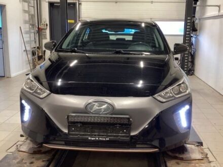 Черный Хендай Ioniq, объемом двигателя 0 л и пробегом 95 тыс. км за 10100 $, фото 1 на Automoto.ua