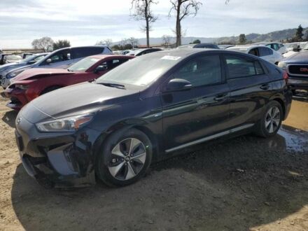 Хендай Ioniq 2018 в Львове на Automoto.ua Черный Хендай Ioniq, объемом двигателя 0 л и пробегом 62 тыс. км за 4000 $, фото 1 на Automoto.ua