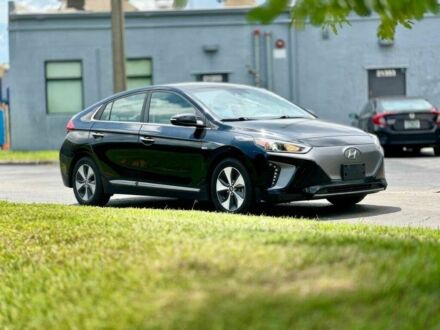 Черный Хендай Ioniq, объемом двигателя 0 л и пробегом 50 тыс. км за 14200 $, фото 1 на Automoto.ua