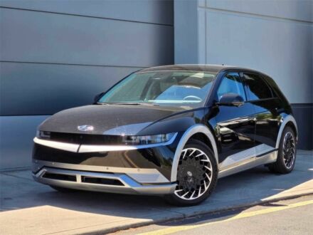 Черный Хендай Ioniq, объемом двигателя 0 л и пробегом 33 тыс. км за 20500 $, фото 1 на Automoto.ua