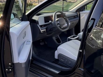 Черный Хендай Ioniq, объемом двигателя 0 л и пробегом 10 тыс. км за 34900 $, фото 1 на Automoto.ua