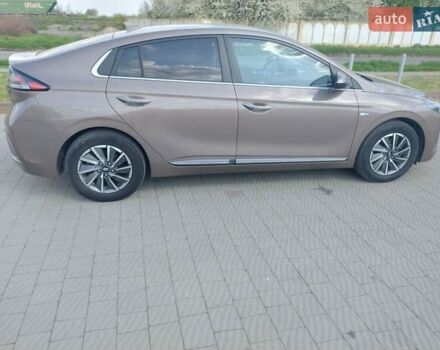 Коричневый Хендай Ioniq, объемом двигателя 0 л и пробегом 136 тыс. км за 15700 $, фото 5 на Automoto.ua