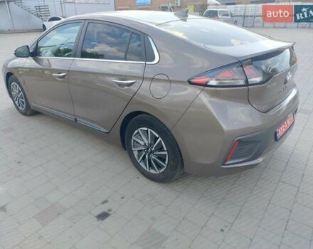 Коричневый Хендай Ioniq, объемом двигателя 0 л и пробегом 136 тыс. км за 15700 $, фото 7 на Automoto.ua