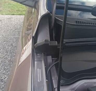 Коричневый Хендай Ioniq, объемом двигателя 0 л и пробегом 87 тыс. км за 15000 $, фото 20 на Automoto.ua