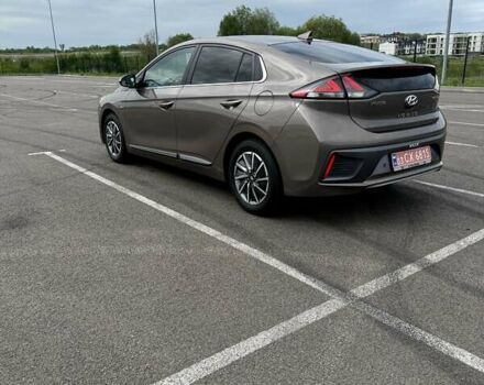 Коричневый Хендай Ioniq, объемом двигателя 0 л и пробегом 138 тыс. км за 16150 $, фото 5 на Automoto.ua
