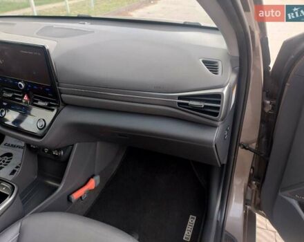 Коричневый Хендай Ioniq, объемом двигателя 0 л и пробегом 136 тыс. км за 15700 $, фото 25 на Automoto.ua