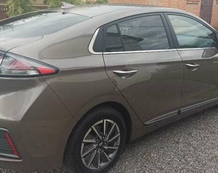 Коричневый Хендай Ioniq, объемом двигателя 0 л и пробегом 87 тыс. км за 15000 $, фото 4 на Automoto.ua