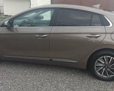 Коричневый Хендай Ioniq, объемом двигателя 0 л и пробегом 87 тыс. км за 15000 $, фото 1 на Automoto.ua