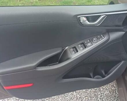 Коричневый Хендай Ioniq, объемом двигателя 0 л и пробегом 87 тыс. км за 15000 $, фото 32 на Automoto.ua