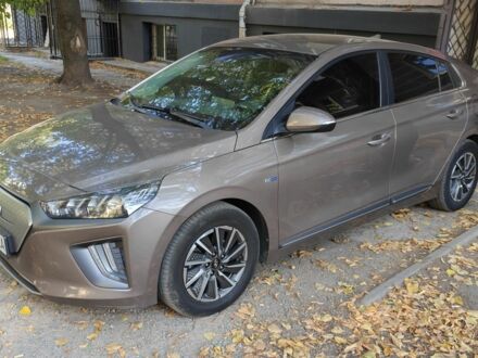 Коричневый Хендай Ioniq, объемом двигателя 0 л и пробегом 98 тыс. км за 14000 $, фото 1 на Automoto.ua