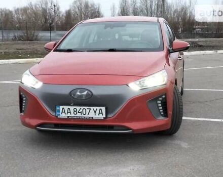 Красный Хендай Ioniq, объемом двигателя 0 л и пробегом 135 тыс. км за 14850 $, фото 2 на Automoto.ua