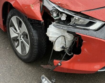 Красный Хендай Ioniq, объемом двигателя 0 л и пробегом 192 тыс. км за 10500 $, фото 19 на Automoto.ua