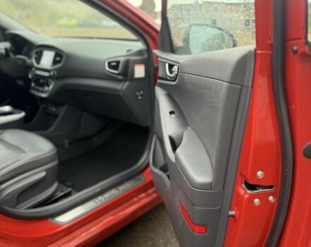 Красный Хендай Ioniq, объемом двигателя 0 л и пробегом 192 тыс. км за 10500 $, фото 7 на Automoto.ua