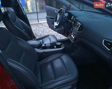 Красный Хендай Ioniq, объемом двигателя 0 л и пробегом 142 тыс. км за 12950 $, фото 20 на Automoto.ua