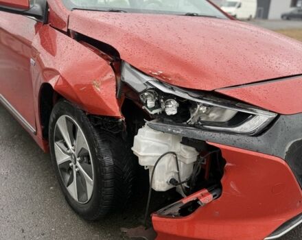 Красный Хендай Ioniq, объемом двигателя 0 л и пробегом 192 тыс. км за 10500 $, фото 6 на Automoto.ua