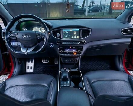 Красный Хендай Ioniq, объемом двигателя 0 л и пробегом 142 тыс. км за 12950 $, фото 18 на Automoto.ua