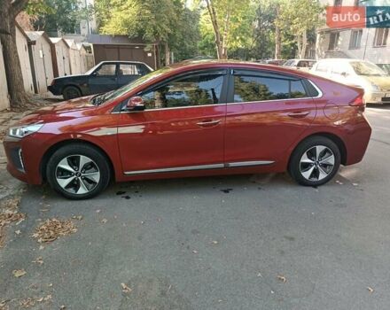 Красный Хендай Ioniq, объемом двигателя 0 л и пробегом 99 тыс. км за 15500 $, фото 4 на Automoto.ua