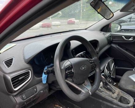 Червоний Хендай Ioniq, об'ємом двигуна 1.6 л та пробігом 120 тис. км за 8900 $, фото 5 на Automoto.ua