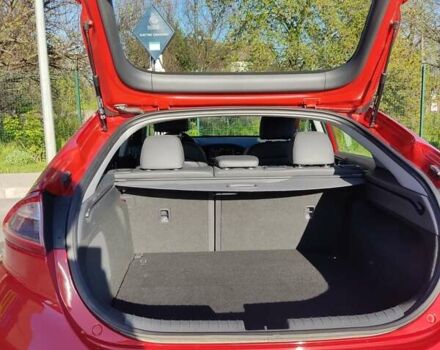 Красный Хендай Ioniq, объемом двигателя 0 л и пробегом 102 тыс. км за 15700 $, фото 5 на Automoto.ua