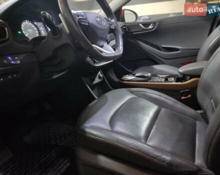 Красный Хендай Ioniq, объемом двигателя 0 л и пробегом 102 тыс. км за 15700 $, фото 20 на Automoto.ua