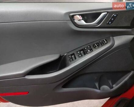 Красный Хендай Ioniq, объемом двигателя 0 л и пробегом 102 тыс. км за 15700 $, фото 21 на Automoto.ua
