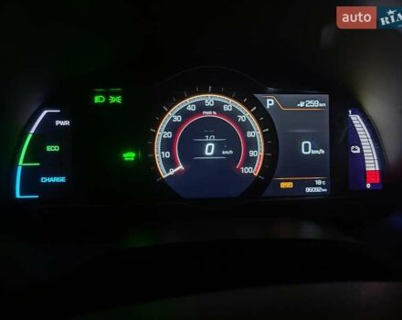 Красный Хендай Ioniq, объемом двигателя 0 л и пробегом 102 тыс. км за 15700 $, фото 10 на Automoto.ua