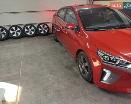 Красный Хендай Ioniq, объемом двигателя 0 л и пробегом 102 тыс. км за 15700 $, фото 12 на Automoto.ua