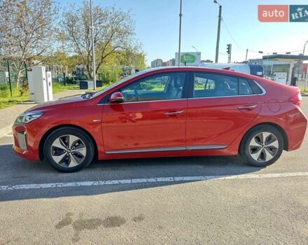 Красный Хендай Ioniq, объемом двигателя 0 л и пробегом 102 тыс. км за 15700 $, фото 2 на Automoto.ua