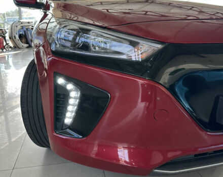Красный Хендай Ioniq, объемом двигателя 0 л и пробегом 120 тыс. км за 11900 $, фото 1 на Automoto.ua