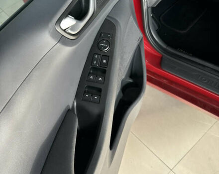 Красный Хендай Ioniq, объемом двигателя 0 л и пробегом 120 тыс. км за 11900 $, фото 7 на Automoto.ua