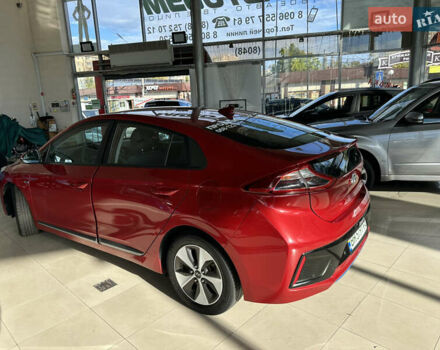 Красный Хендай Ioniq, объемом двигателя 0 л и пробегом 120 тыс. км за 11900 $, фото 4 на Automoto.ua