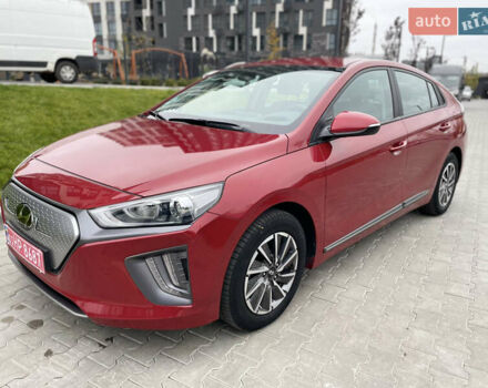 Красный Хендай Ioniq, объемом двигателя 0 л и пробегом 53 тыс. км за 16000 $, фото 2 на Automoto.ua