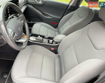 Красный Хендай Ioniq, объемом двигателя 0 л и пробегом 53 тыс. км за 16000 $, фото 13 на Automoto.ua