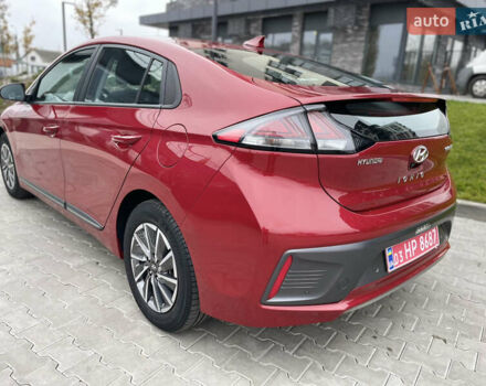 Красный Хендай Ioniq, объемом двигателя 0 л и пробегом 53 тыс. км за 16000 $, фото 6 на Automoto.ua