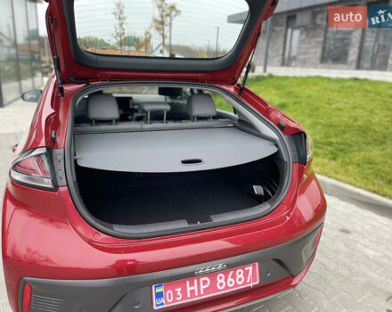 Красный Хендай Ioniq, объемом двигателя 0 л и пробегом 53 тыс. км за 16000 $, фото 16 на Automoto.ua