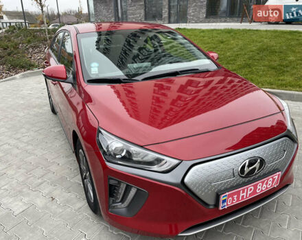 Красный Хендай Ioniq, объемом двигателя 0 л и пробегом 53 тыс. км за 16000 $, фото 1 на Automoto.ua