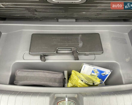 Красный Хендай Ioniq, объемом двигателя 0 л и пробегом 53 тыс. км за 16000 $, фото 18 на Automoto.ua