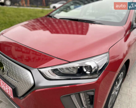 Красный Хендай Ioniq, объемом двигателя 0 л и пробегом 53 тыс. км за 16000 $, фото 5 на Automoto.ua