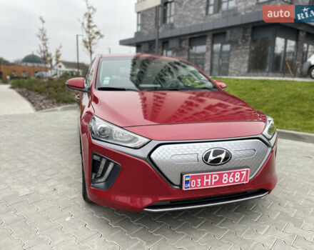 Красный Хендай Ioniq, объемом двигателя 0 л и пробегом 53 тыс. км за 16000 $, фото 4 на Automoto.ua