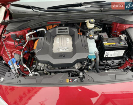 Красный Хендай Ioniq, объемом двигателя 0 л и пробегом 53 тыс. км за 16000 $, фото 22 на Automoto.ua