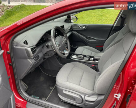 Красный Хендай Ioniq, объемом двигателя 0 л и пробегом 53 тыс. км за 16000 $, фото 14 на Automoto.ua