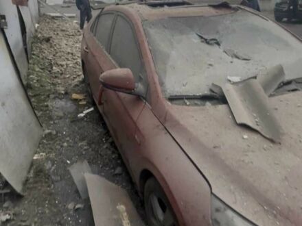 Червоний Хендай Ioniq, об'ємом двигуна 0 л та пробігом 132 тис. км за 5500 $, фото 1 на Automoto.ua