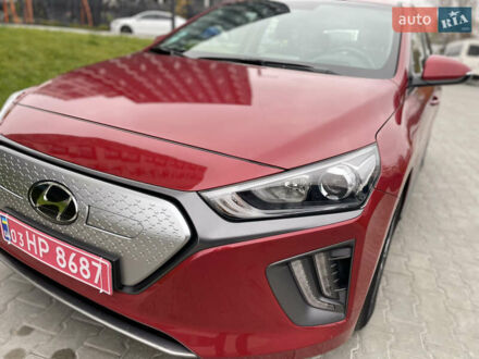 Красный Хендай Ioniq, объемом двигателя 0 л и пробегом 53 тыс. км за 16000 $, фото 1 на Automoto.ua