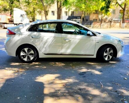 Хендай Ioniq, объемом двигателя 0.11 л и пробегом 232 тыс. км за 10999 $, фото 2 на Automoto.ua