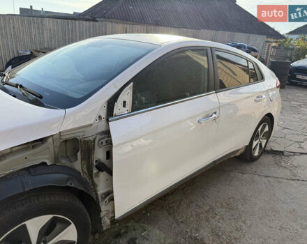 Хендай Ioniq, объемом двигателя 0 л и пробегом 130 тыс. км за 8950 $, фото 3 на Automoto.ua
