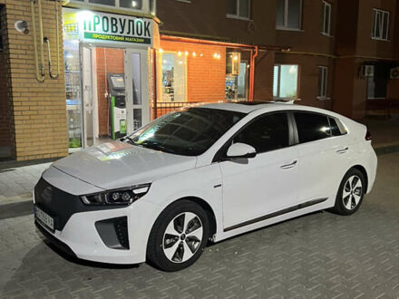 Хендай Ioniq, объемом двигателя 0 л и пробегом 104 тыс. км за 15599 $, фото 1 на Automoto.ua