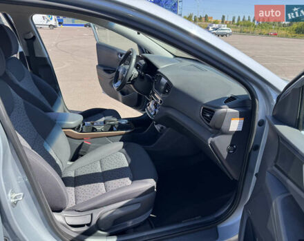 Серый Хендай Ioniq, объемом двигателя 0 л и пробегом 82 тыс. км за 11999 $, фото 21 на Automoto.ua